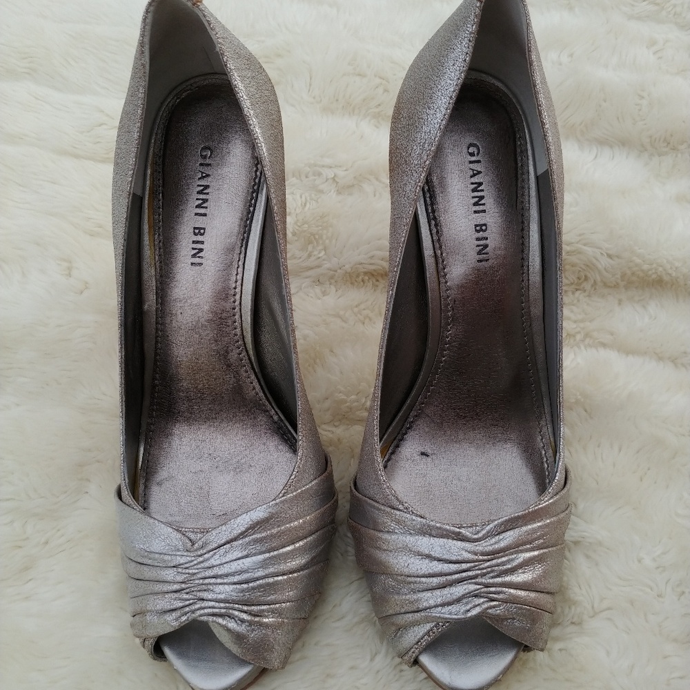 Silver Heels - image 2